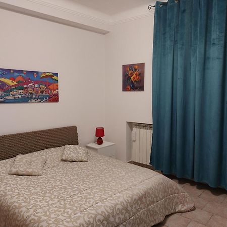 Marina Apartments Tarente Buitenkant foto